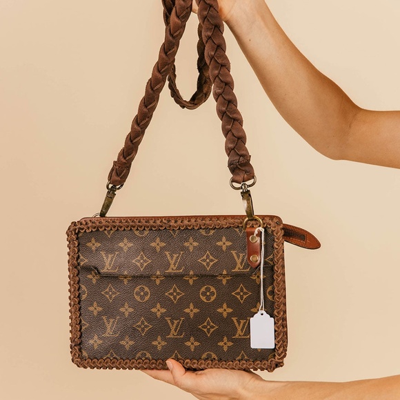 Louis Vuitton & Vintage Boho Handbags - Louis Vuitton & Vintage Boho Crossbody Bag Purse